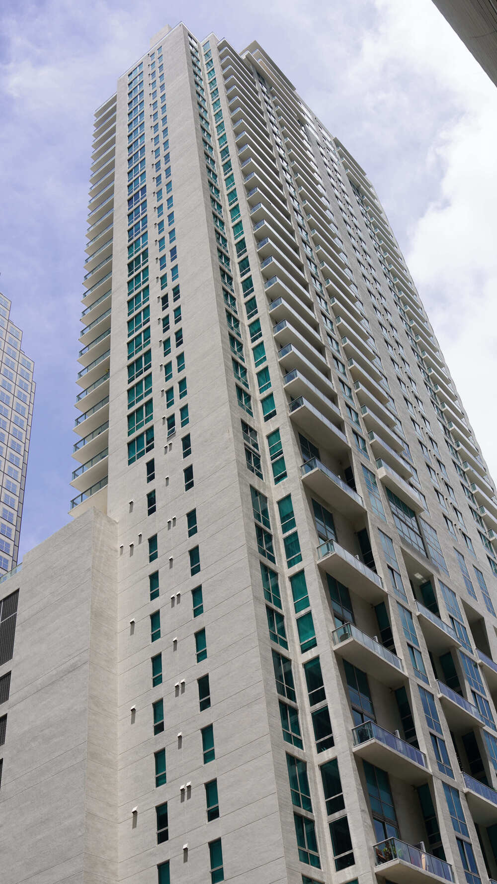 Met 1 Residences  photo 2